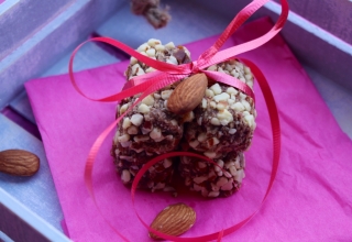 Go Paleo to Satiate Sweet Cravings: Date-Almonds Sugar-Free Rolls