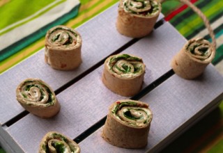 Quick Potluck Appetizer: Tortilla pinwheels (Spinach and cheese-Pesto Mini Bites)