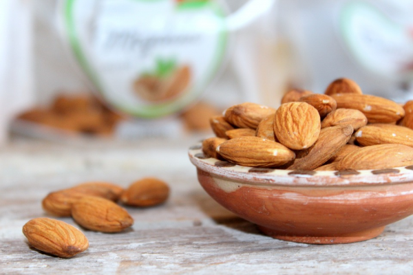 Health benefits of almonds for hair and skin